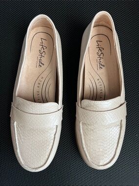 Life Stride Women's Light Beige Textured Penny Loafers 7.5 W
